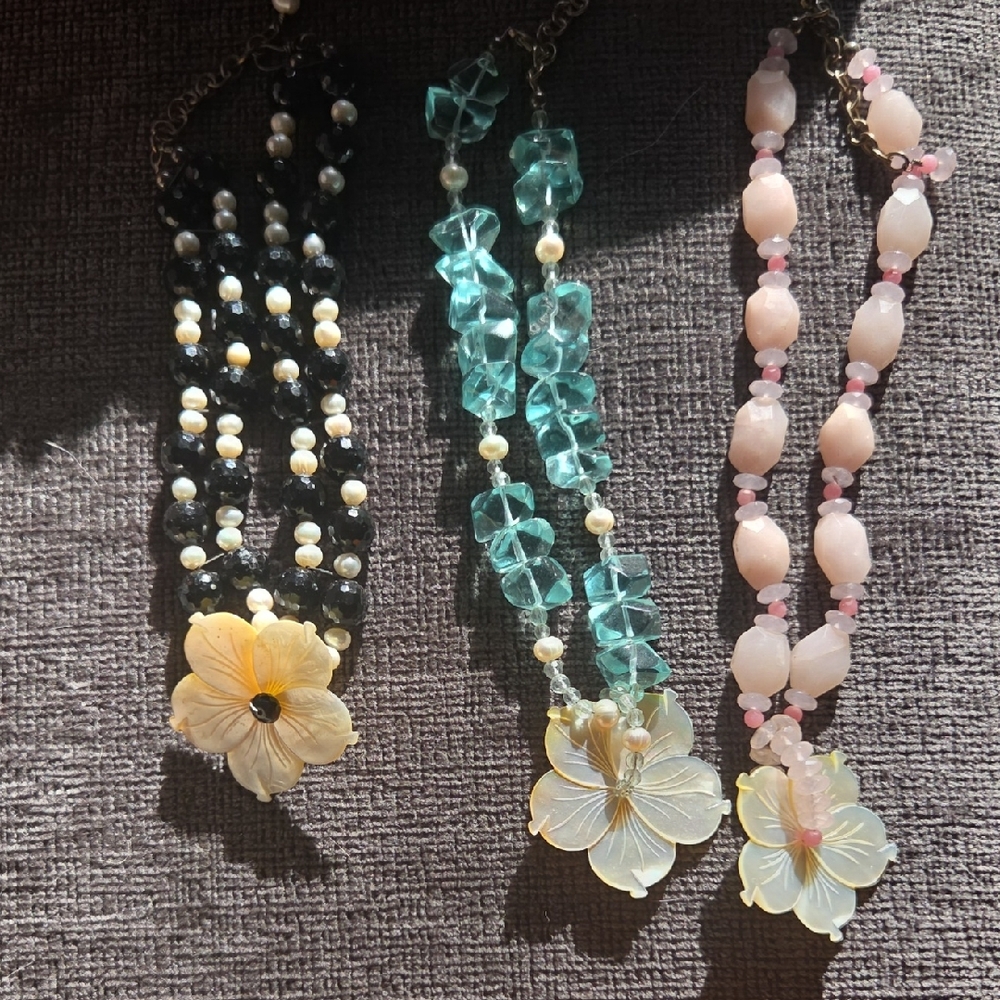 Elegant Floral Beaded Necklace Set